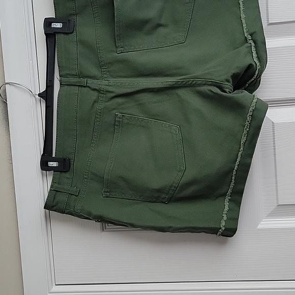 Time and Tru Women's Shorts - Picture 6 of 11